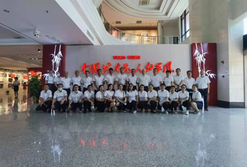 市環發公司組織參觀《中國共產黨人的家風》檔案展